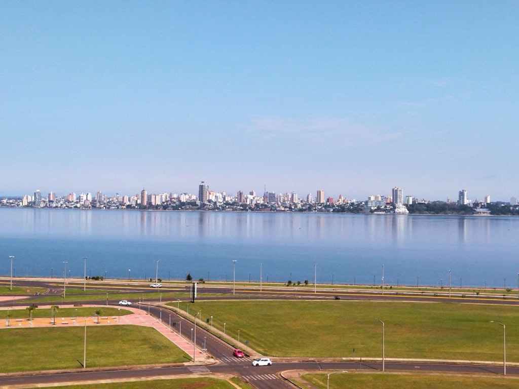 Es ist ein weiter Weg von Deutschland nach Hohenau. Wir sind nach Asunción geflogen und mit  zwischenstopp in Villarrica mit dem Auto gefahren. Hier schildern wir unsere Eindrücke.